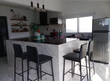 Casa · 113m² · 3 Ambientes · 2 Cocheras · Venta de Casa 3 Ambientes Isidro Casanova