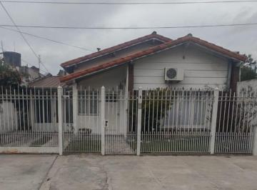 Casa · 285m² · 6 Ambientes · 2 Cocheras · Venta de Casa en Ramos Mejía 6 Ambientes