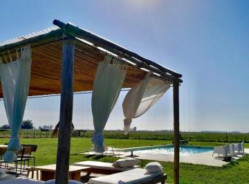 Quinta vacacional · 300m² · 4 Dormitorios · Alquiler Campo Estancia Mercedes Navarro Ba