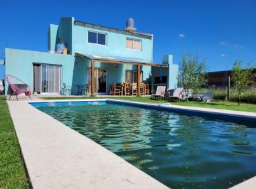 Casa · 92m² · 4 Ambientes · 2 Cocheras · Casa 4 Ambientes en Venta Tristan Suarez