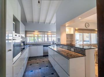 Casa · 190m² · 5 Ambientes · 2 Cocheras · Venta Casa Wilde Apto Credito