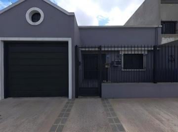 Casa · 120m² · 5 Ambientes · 1 Cochera · Casa de 5 Ambientes en Venta en Lanus Impecable!