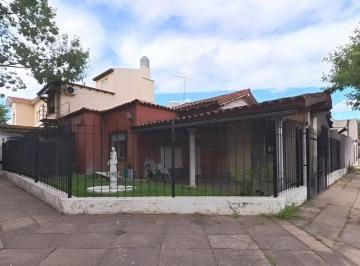 Casa · 210m² · 5 Ambientes · 1 Cochera · Casa de 4 Ambientes + Departamento Venta Ituzaingo