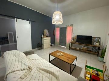 Casa · 116m² · 4 Ambientes · Venta Casa 4 Ambientes en Berazategui con Patio