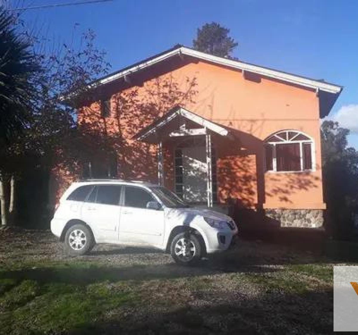 Casa de 6 dormitorios en venta ubicada en calle Emilio e/ Olga y Pierini -Sierra de los Padres