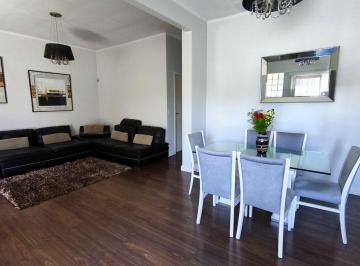 Casa · 243m² · 3 Ambientes · Venta Casa Impecable 3 Amb Mas Galpon en Lanus