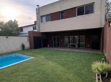 Casa · 242m² · 5 Ambientes · 1 Cochera · Venta Casa 5 Amb C/jardin Apto Credito - Moreno