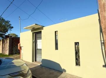 PH · 90m² · 3 Ambientes · PH en Venta - 2 Dorm. 1 Baño - Los Hornos