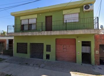Casa · 130m² · 3 Ambientes · 1 Cochera · Venta Casa con Locales Garin Oportunidad
