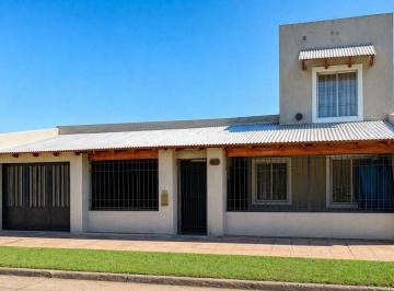 Casa · 162m² · 4 Ambientes · 2 Cocheras · Casa 4 Amb Baradero Apto Credito