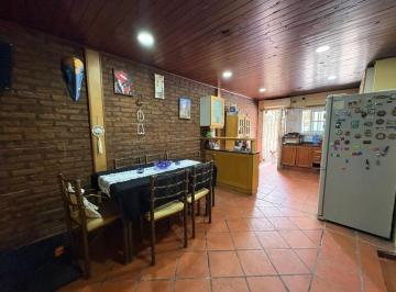 Casa · 73m² · 3 Ambientes · 1 Cochera · Casa 3 Amb en Moreno con Pileta y Cochera Permuta