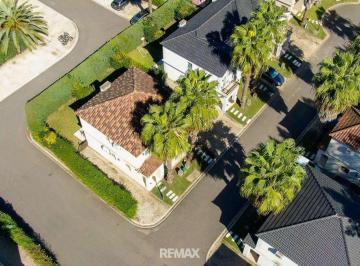 Casa · 75m² · 3 Ambientes · 2 Cocheras · Venta Dúplex 3 Amb. Jardín, Parrilla, Cochera y Seg.