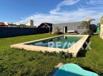 Casa · 78m² · 2 Ambientes · 1 Cochera · Venta Casa - Qta 2 Amb. 600 m Pileta Escalada Zarate