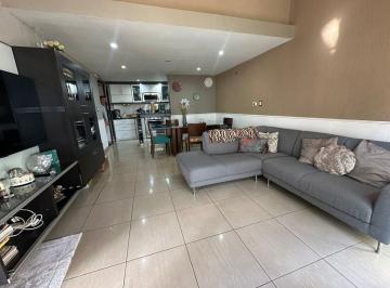 Casa · 360m² · 5 Ambientes · 2 Cocheras · Venta de Casa de Categ. Sobre Acceso Este, Maipu
