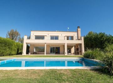 Casa · 195m² · 8 Ambientes · 2 Cocheras · Casa en Venta 3 Dorm. Puerto Roldán