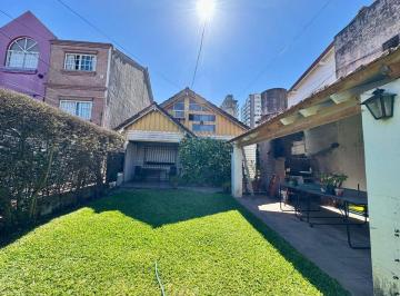 Casa · 140m² · 6 Ambientes · 1 Cochera · Casa/ph Al Frente Olivos con Cochera Para Reciclar