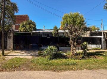 Casa · 102m² · 4 Ambientes · 2 Cocheras · Casa en Venta en Benavidez