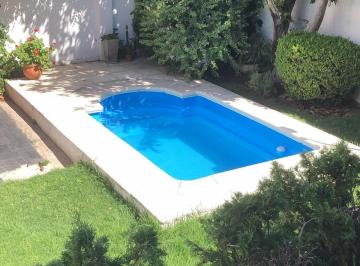 Casa · 200m² · 5 Ambientes · 1 Cochera · Venta Casa Multifamilar con Entradas Indep.