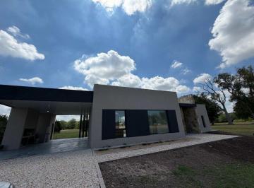 Casa · 153m² · 4 Ambientes · 3 Cocheras · Casa en Venta a Estrenar Barrio La Elina Lujan