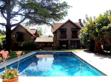 Casa · 260m² · 5 Ambientes · 1 Cochera · Venta Casa El Cortijo Malvinas Argentinas