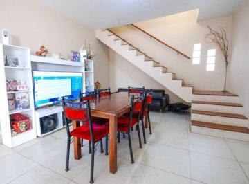 Casa · 125m² · 5 Ambientes · 1 Cochera · Casa 6 Amb Venta Lomas del Mirador Apto Credito
