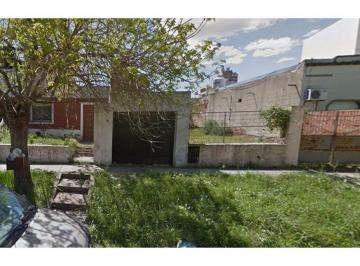 Casa · 167m² · 3 Ambientes · Casa en Venta Campana a Reciclar Lote Amplio