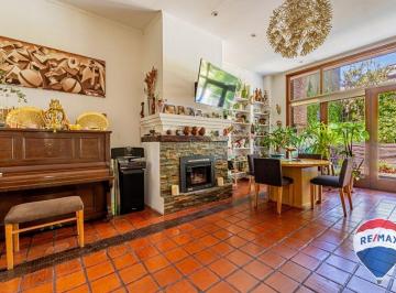 Casa · 168m² · 6 Ambientes · 1 Cochera · Venta Casa 6 Amb Jardin Pileta Cochera