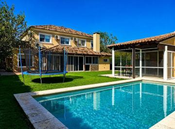Casa · 262m² · 5 Ambientes · 2 Cocheras · Casa en Venta en Barracas de Iraola