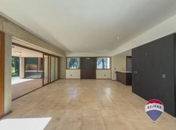 Casa · 260m² · 5 Ambientes · 1 Cochera · Casa en Venta