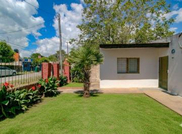 Casa · 70m² · 2 Ambientes · 1 Cochera · Casas en Venta en La Plata con Jardin