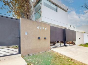 Casa · 240m² · 6 Ambientes · 2 Cocheras · Casa en Venta Gonnet, Don Carlos. 3 Dorm. y Pileta