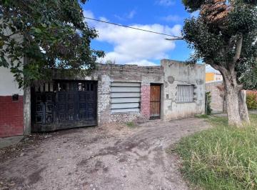 Casa · 71m² · 3 Ambientes · 1 Cochera · Casas en Venta La Plata en San Carlos Lote 10 X 30