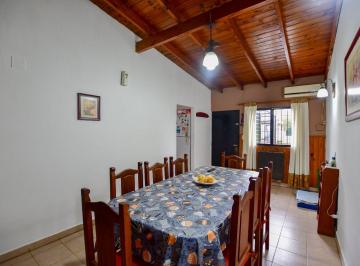 Casa · 80m² · 4 Ambientes · 2 Cocheras · Casa en Venta en La Plata