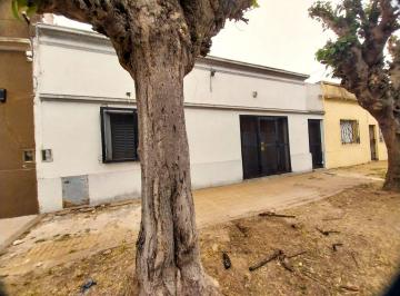 Casa · 82m² · 3 Ambientes · 1 Cochera · Venta Casa 3 Amb con Patio 50.000 + Cuotas, Bernal