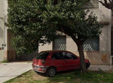Casa · 180m² · 4 Ambientes · 2 Cocheras · Venta Casa a Reciclar Bernal Oeste