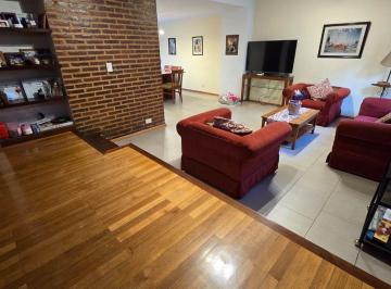 Casa · 290m² · 6 Ambientes · 1 Cochera · Casa 6 Amb con Patio, Quincho y Garage Avellaneda