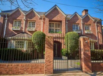 Casa · 543m² · 7 Ambientes · 3 Cocheras · Casa 7 Ambientes Pileta y Cochera en Quilmes Venta