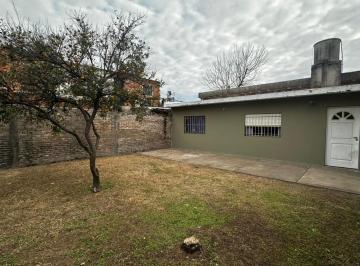 Casa · 105m² · 4 Ambientes · Venta Casa de Pasillo 2 Dorm. Apto Crédito