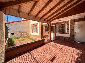 Casa · 75m² · 4 Ambientes · 1 Cochera · Venta Casa 4 Amb Jardín Garage y Patio Lanús Este