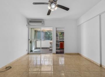 Departamento · 41m² · 2 Ambientes · Depto 2 Amb Semipiso Amplio Refac. C/patio y Balcón