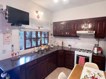 Casa · 96m² · 4 Ambientes · 1 Cochera · Triplex 4 Amb en Venta en Haedo, Cochera y Jardin