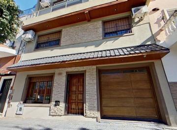 Casa · 370m² · 6 Ambientes · 2 Cocheras · Casa Venta Parque Avellaneda Cochera Pileta
