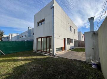 Casa · 107m² · 4 Ambientes · 2 Cocheras · Duplex 3 Dorm. en Venta - City Bell
