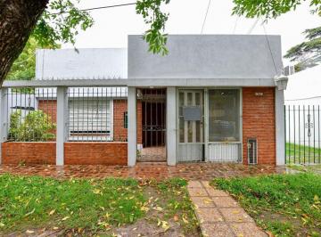 Casa · 85m² · 4 Ambientes · 2 Cocheras · Venta Casa 2 Dorm. Patio y Cochera Gonnet