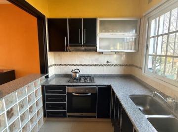 PH · 75m² · 3 Ambientes · 1 Cochera · PH en Lanus con Patio y Cochera Cubierta