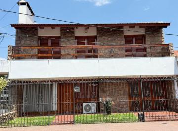 Casa · 245m² · 9 Ambientes · 1 Cochera · Venta Casa 3 Dorm. B° Maipú 1ª Sección