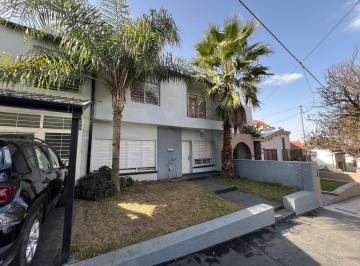 Casa · 173m² · 5 Ambientes · 2 Cocheras · Venta Casa 4 Dorm. B° Villa Cabrera Cordoba