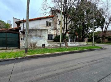 Casa · 130m² · 5 Ambientes · 2 Cocheras · Venta de Casa a Reffacionar Ideal Inversor