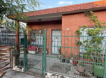 Casa · 220m² · 3 Ambientes · 1 Cochera · Venta Casa en Berazategui 3 Ambientes