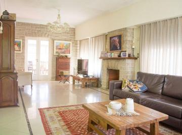 Casa · 316m² · 6 Ambientes · 1 Cochera · Casa 5 Dorm. en Centro de Cañuelas